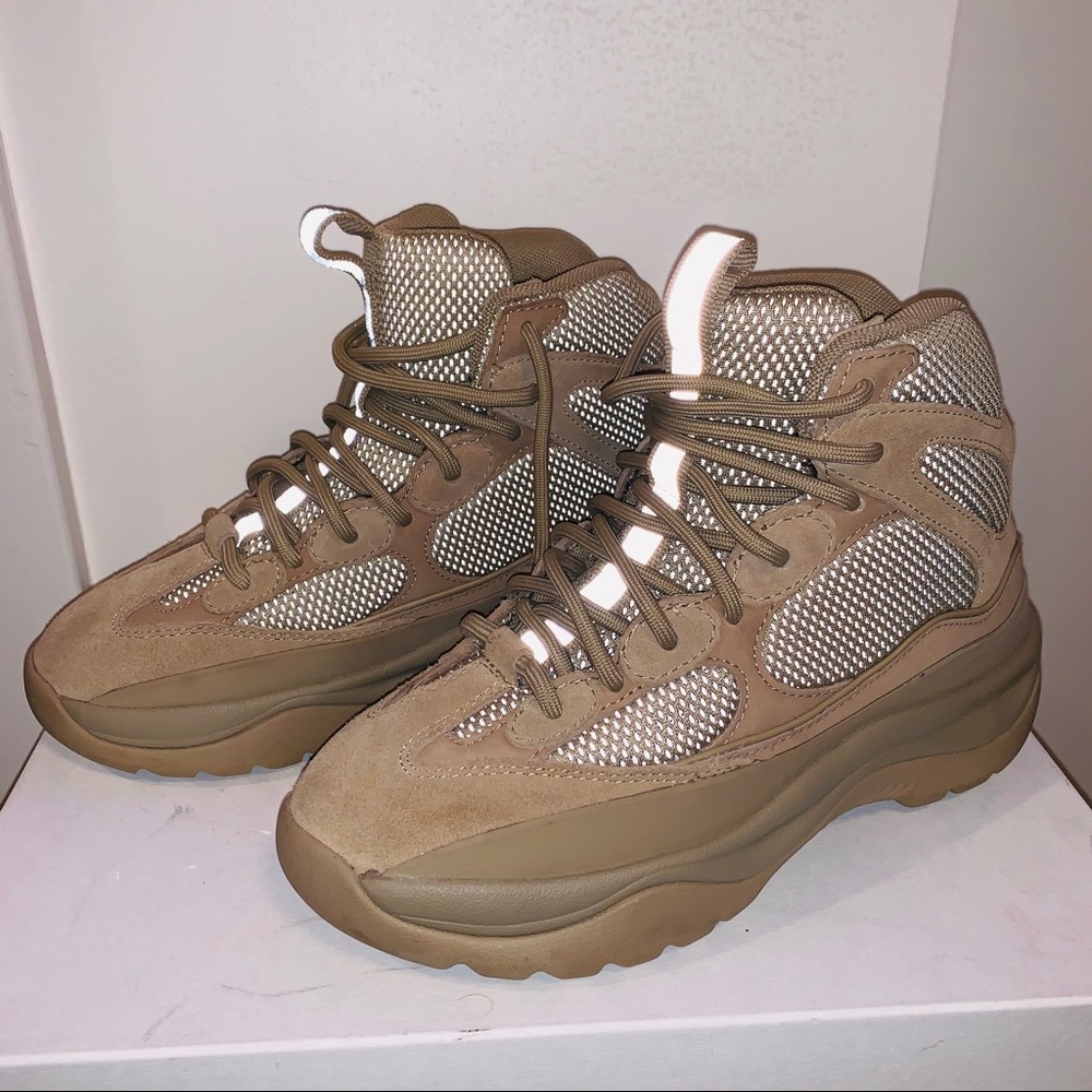 Yeezy SZN 7 Desert Boot in Taupe